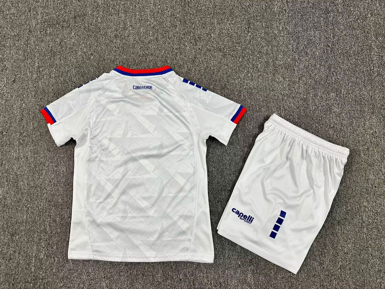 Conjunto Infantil Cabo Verde alternativa Copa del mundo 2026 - blanca