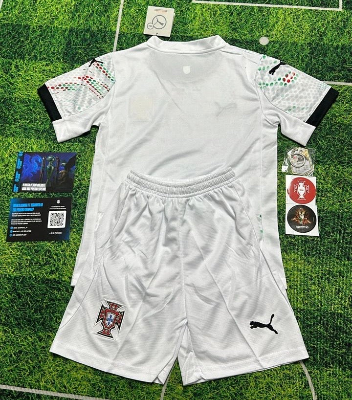 Conjunto infantil Selección de Portugal blanco alternativo 2025