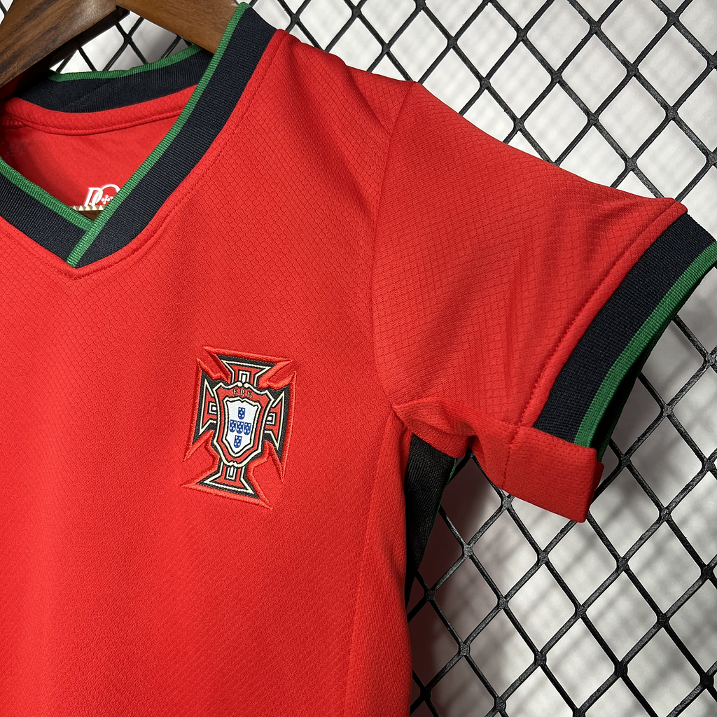 Conjunto infantil Portugal rojo Local Euro 2024