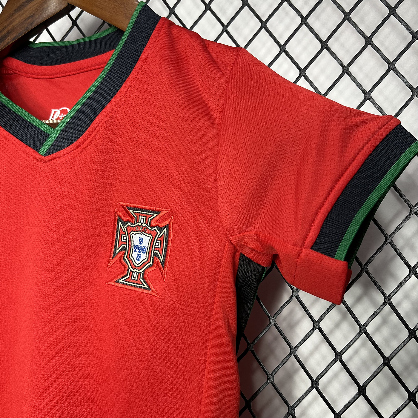Conjunto infantil Portugal rojo Local Euro 2024