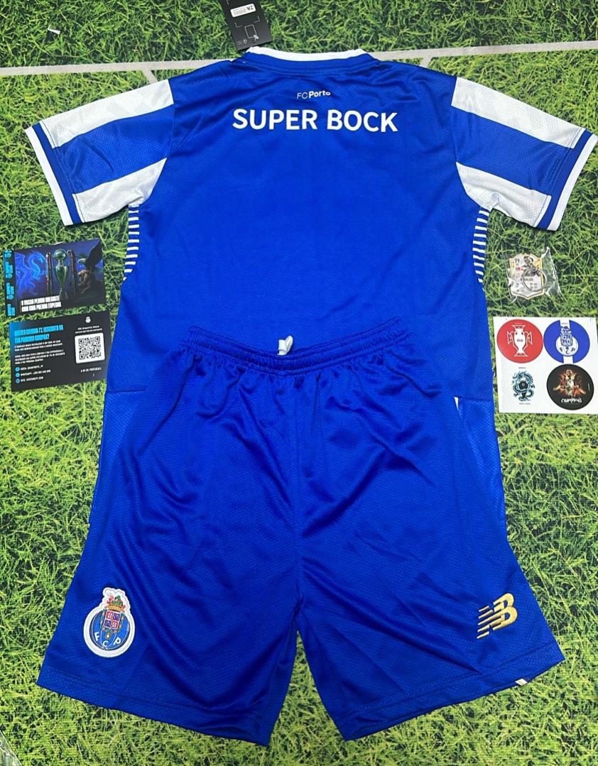 Conjunto infantil principal azul y blanco 2025/26