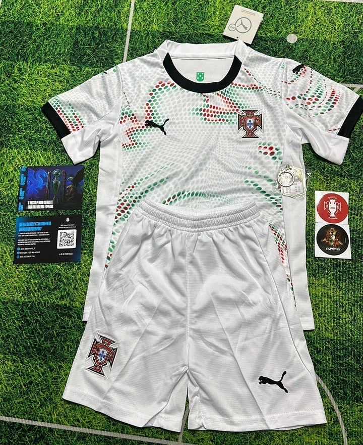 Conjunto infantil Selección de Portugal blanco alternativo 2025