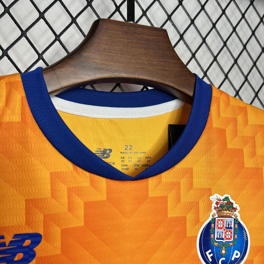 Conjunto infantil naranja alternativo 2024/25
