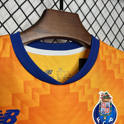 Conjunto infantil naranja alternativo 2024/25