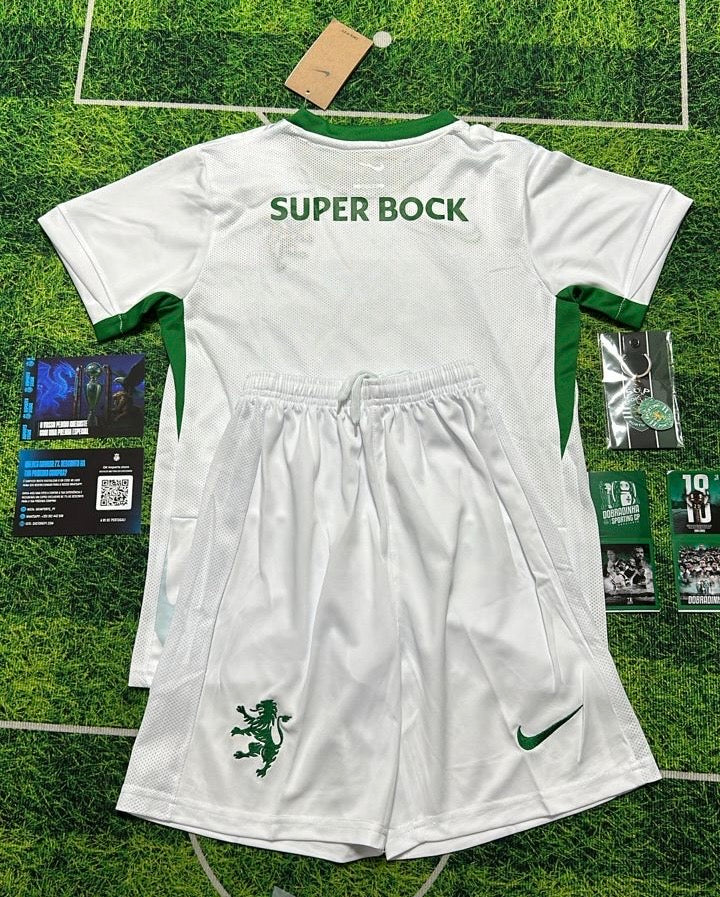 Conjunto infantil COM MEIAS alternativo blanco 2025/26