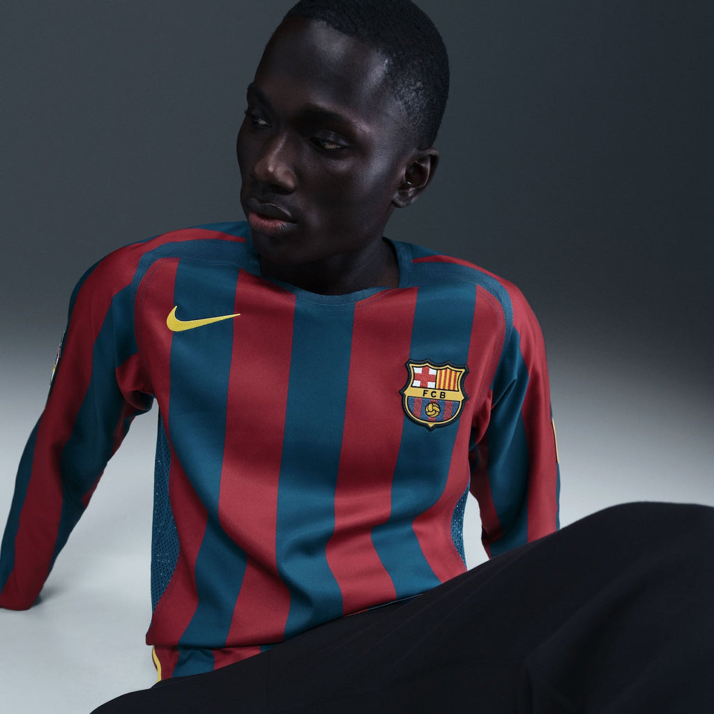 Camiseta MANGA LARGA Barcelona Local Ronaldinho Retro 2005/06 - Roja y Azul REEDIÇÃO