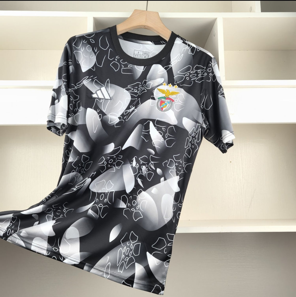 Camiseta pré jogo gris/negro 2024/25
