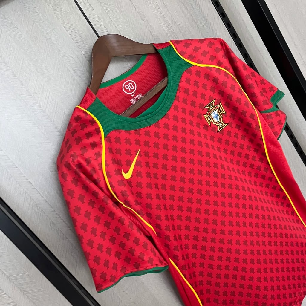 Camiseta Portugal retro roja 2004