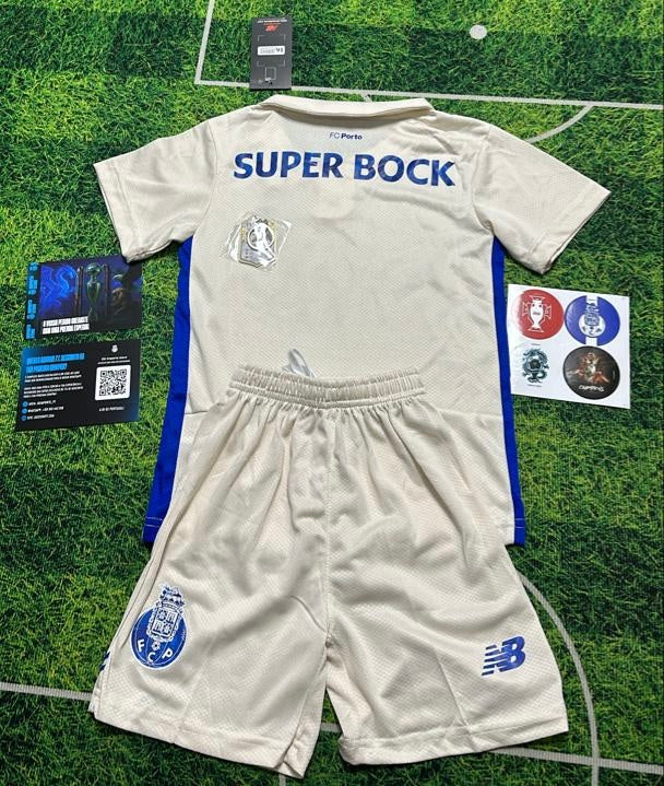 Conjunto infantil alternativo blanco 2025/26