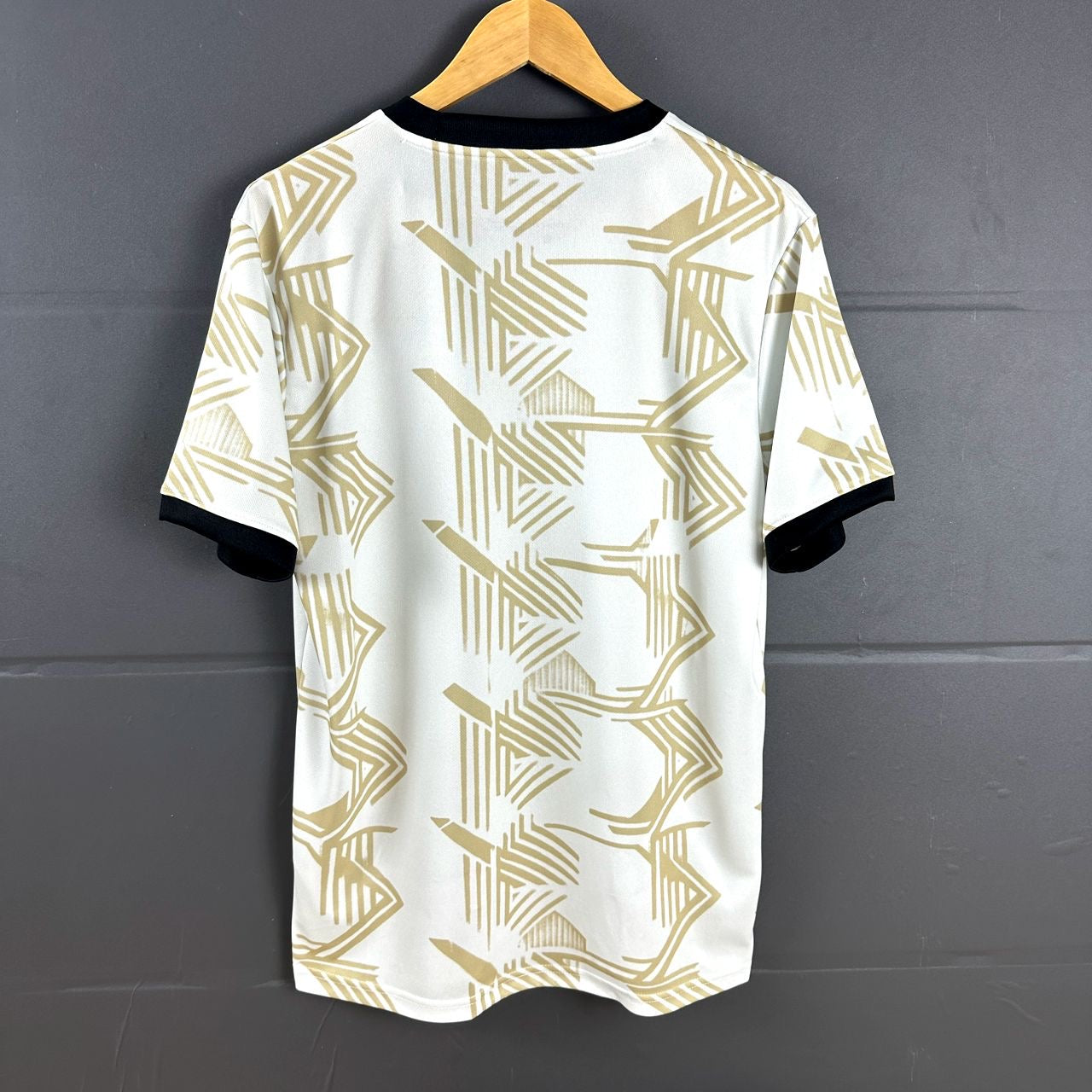 Camiseta concept blanca/dorada 2025/26 - EXCLUSIVA