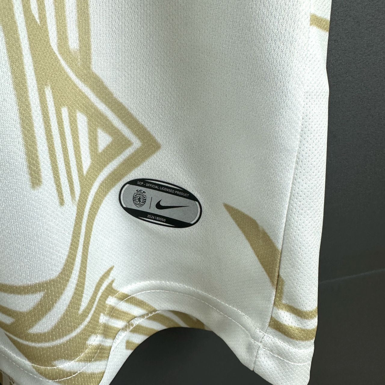 Camiseta concept blanca/dorada 2025/26 - EXCLUSIVA