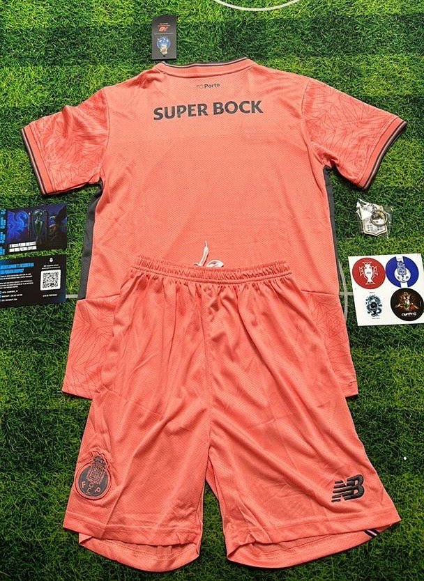 Conjunto infantil visitante rosa 2025/26