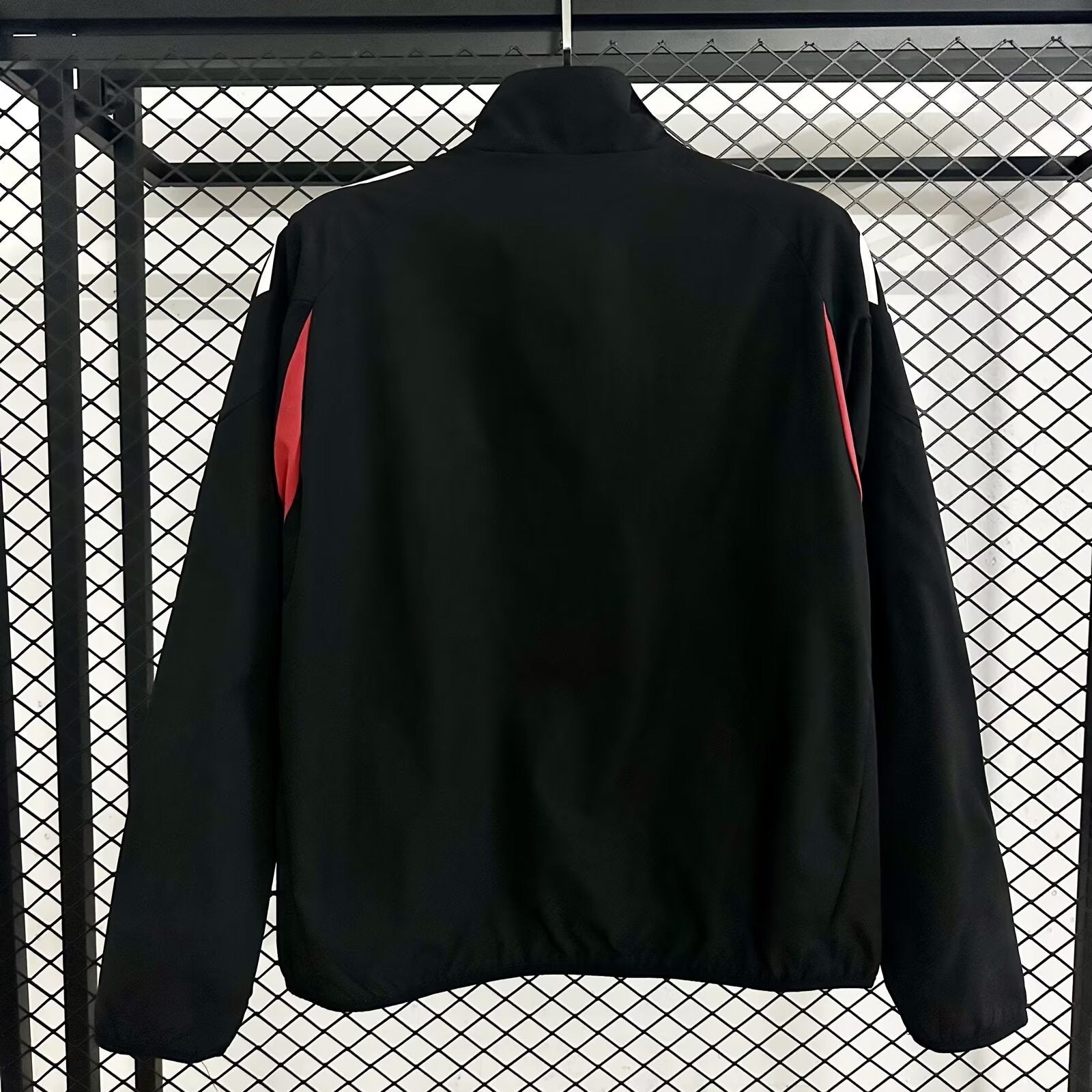 Chaqueta negro y rojo 2025/26 cierre completo