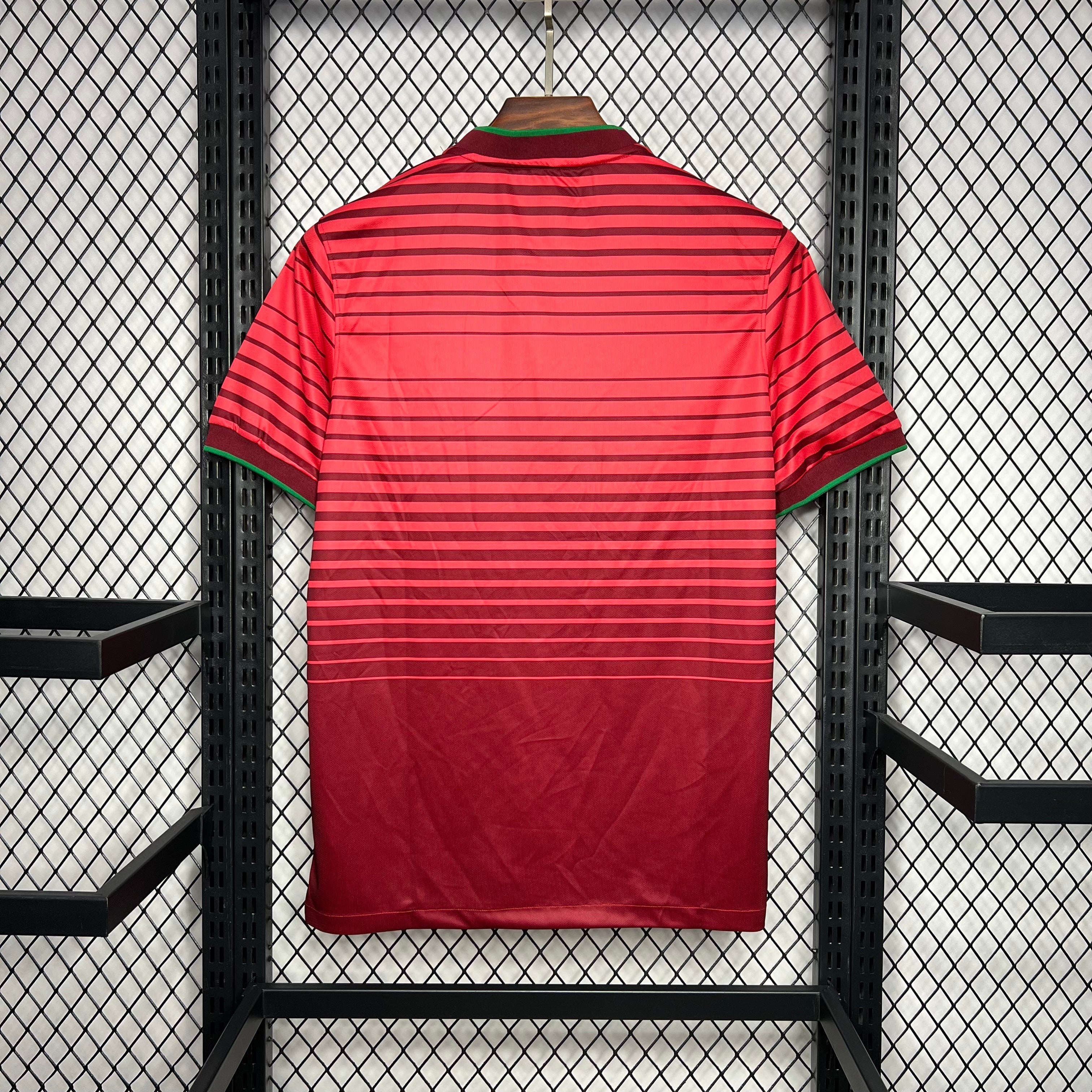 Camiseta Portugal roja retro 2014