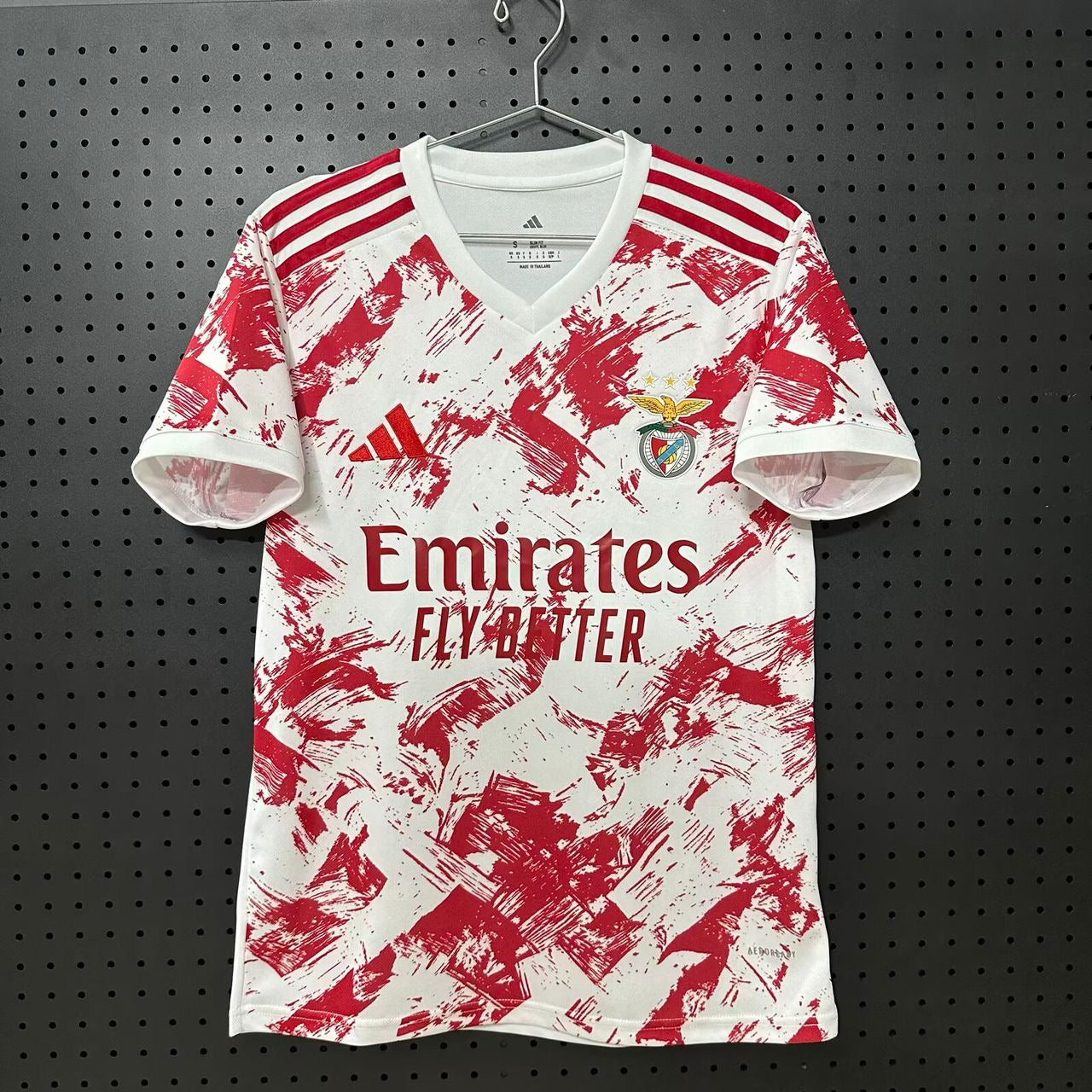 Camiseta concept exclusiva roja y blanca 2026/27 - LANZAMIENTO
