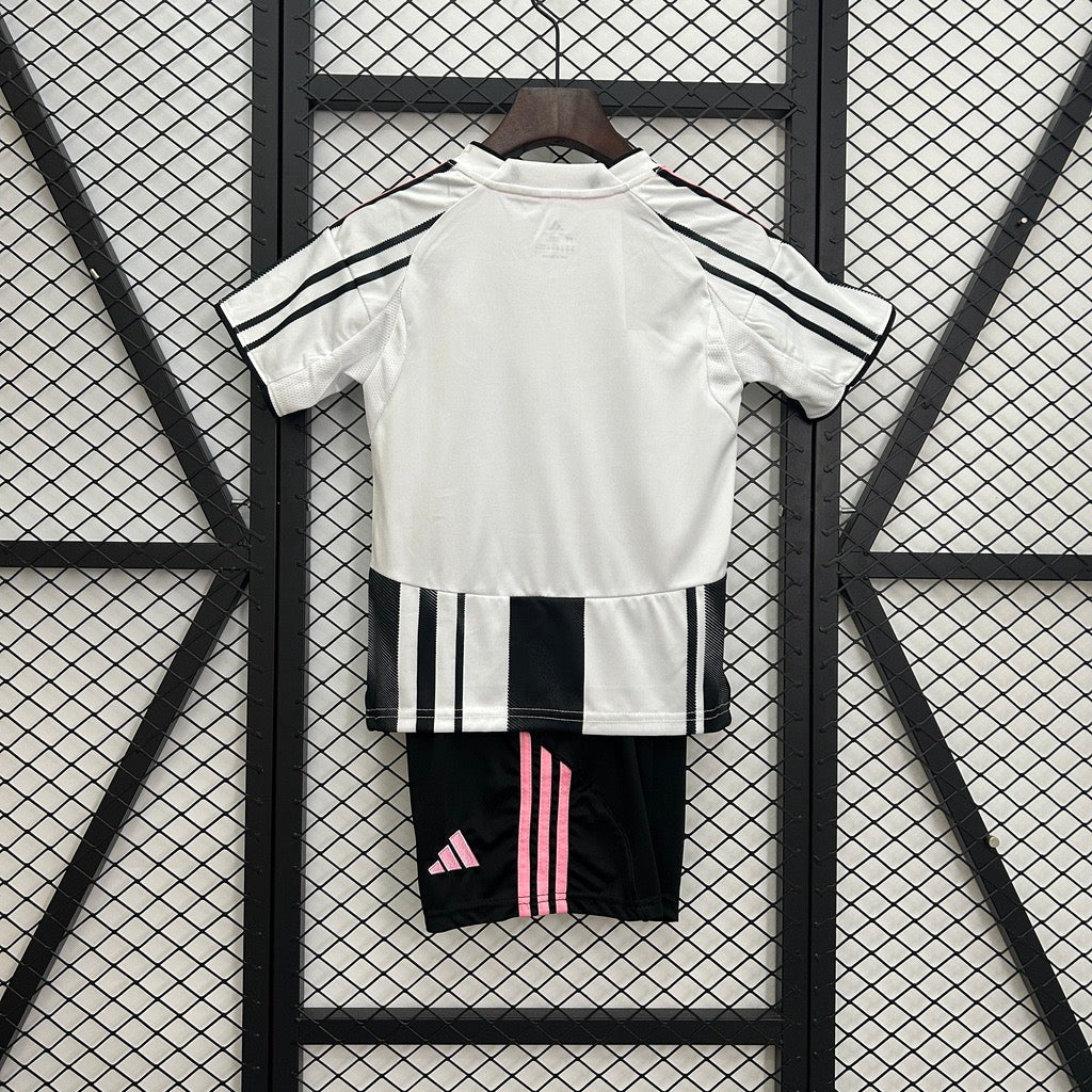 Conjunto Infantil Juventus local 2025/26