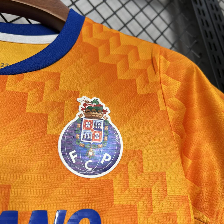 Conjunto infantil naranja alternativo 2024/25