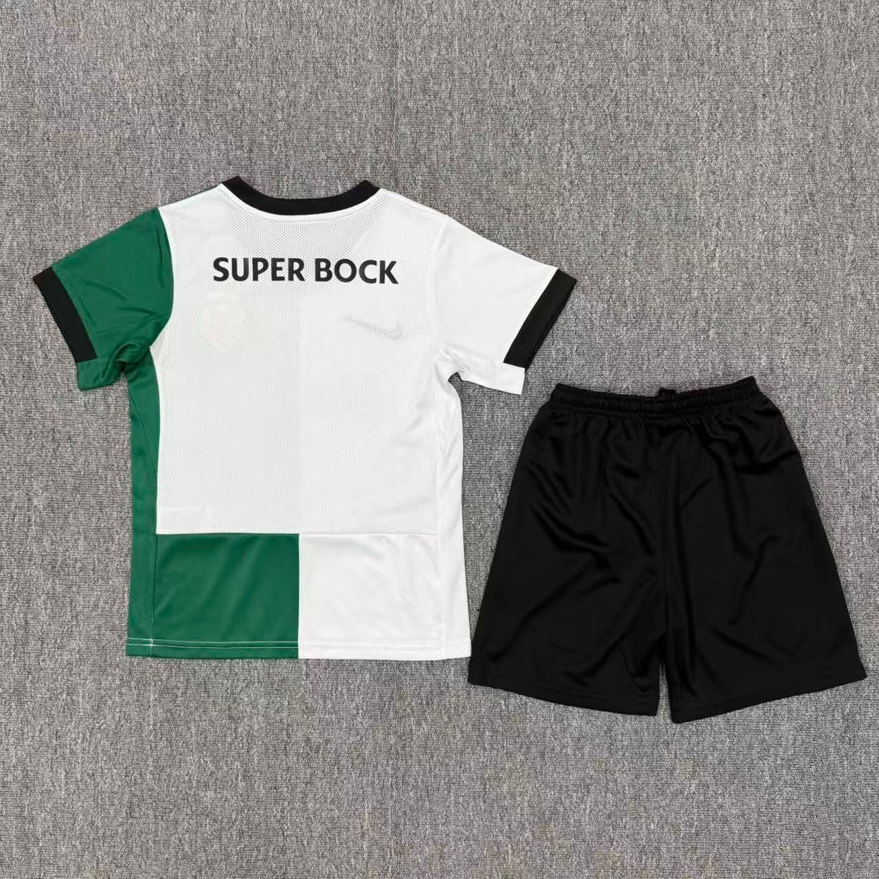 Conjunto infantil STROMP cuarta equipación blanco/verde 2025/26