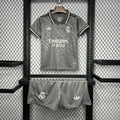 Conjunto Infantil Real Madrid gris tercera 2024/25
