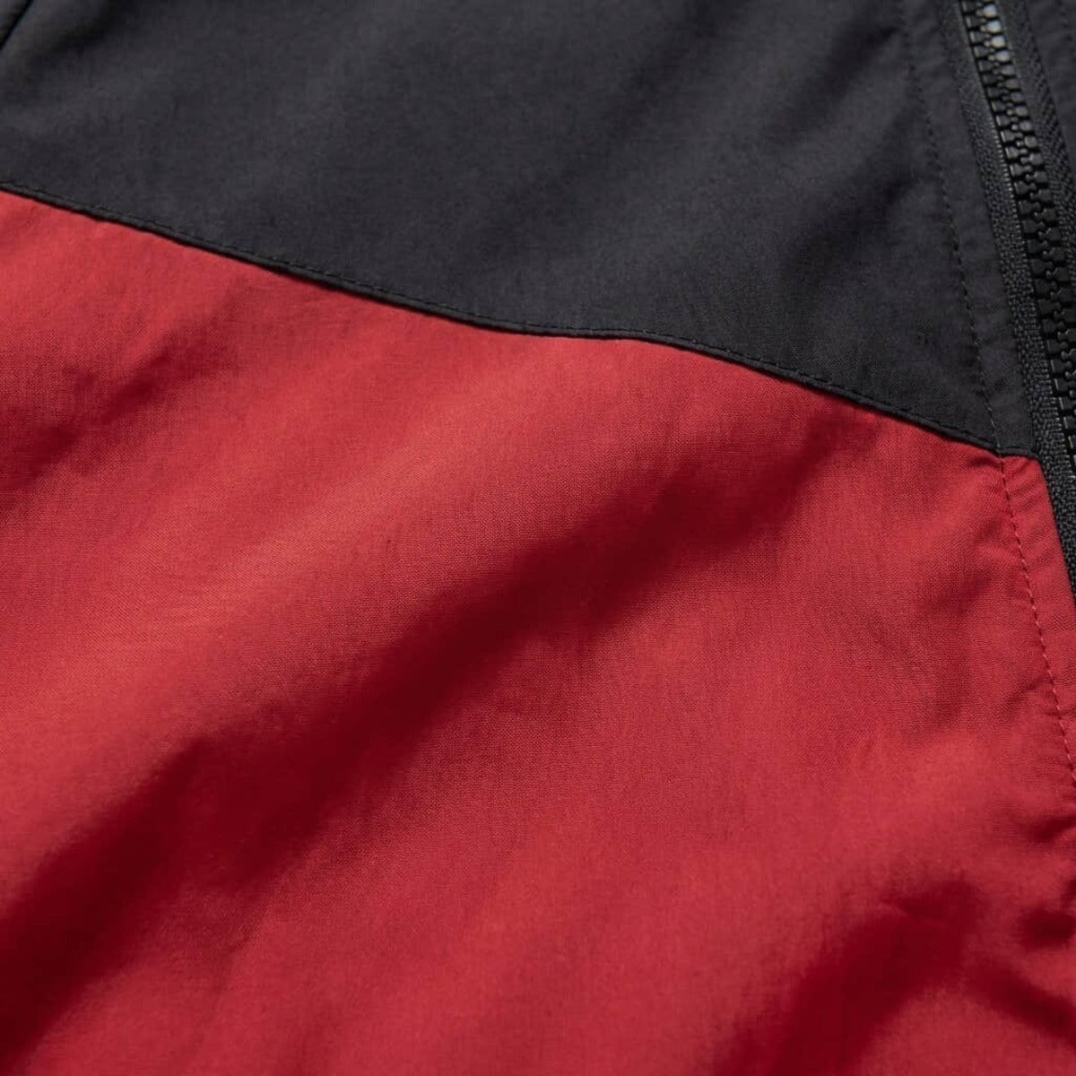 Chaqueta rojo y negro 2026/27 cortavientos cremallera completa
