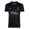 Camiseta Tottenham Hotspur x Stray Kids negra 2025/26