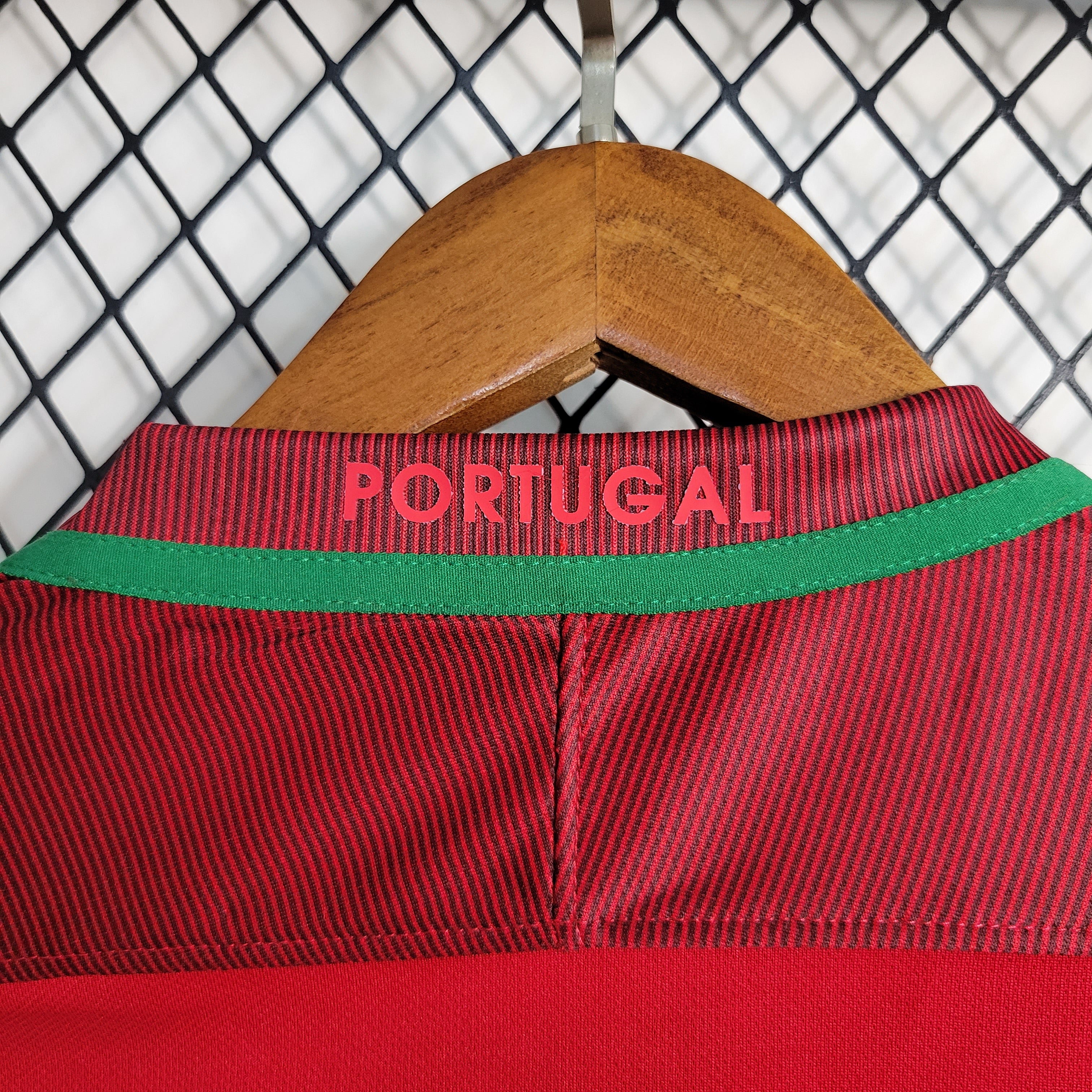 Camiseta Portugal roja retro 2016/17