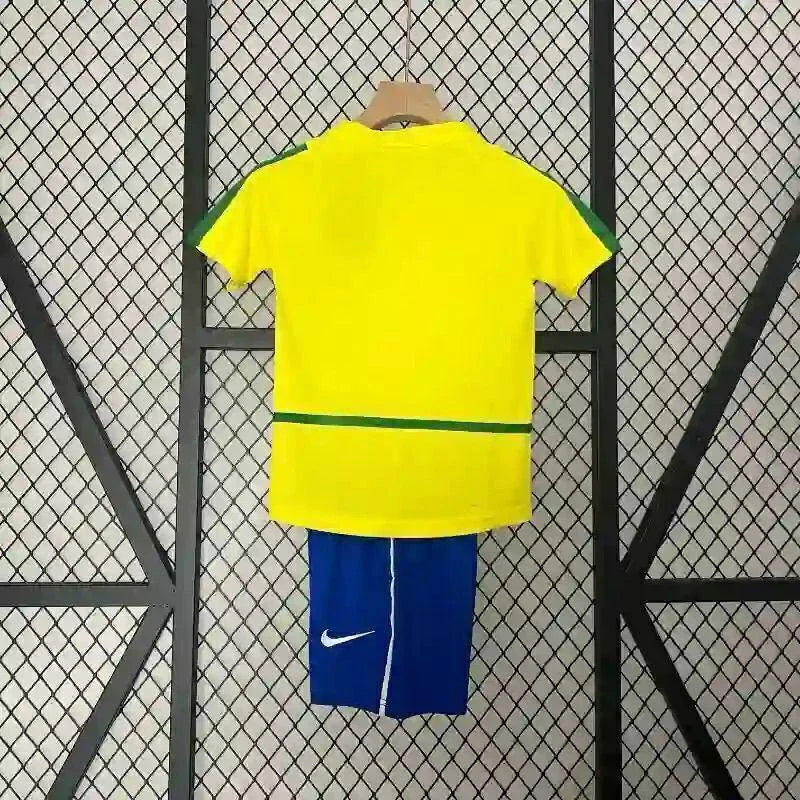 Conjunto Infantil retro Brasil principal 2002 - amarilla
