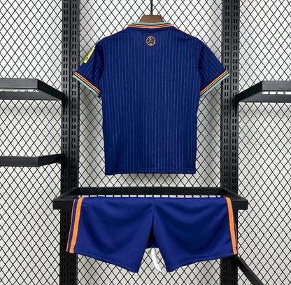 NEWCASTLE II 25/26 CONJUNTO INFANTIL
