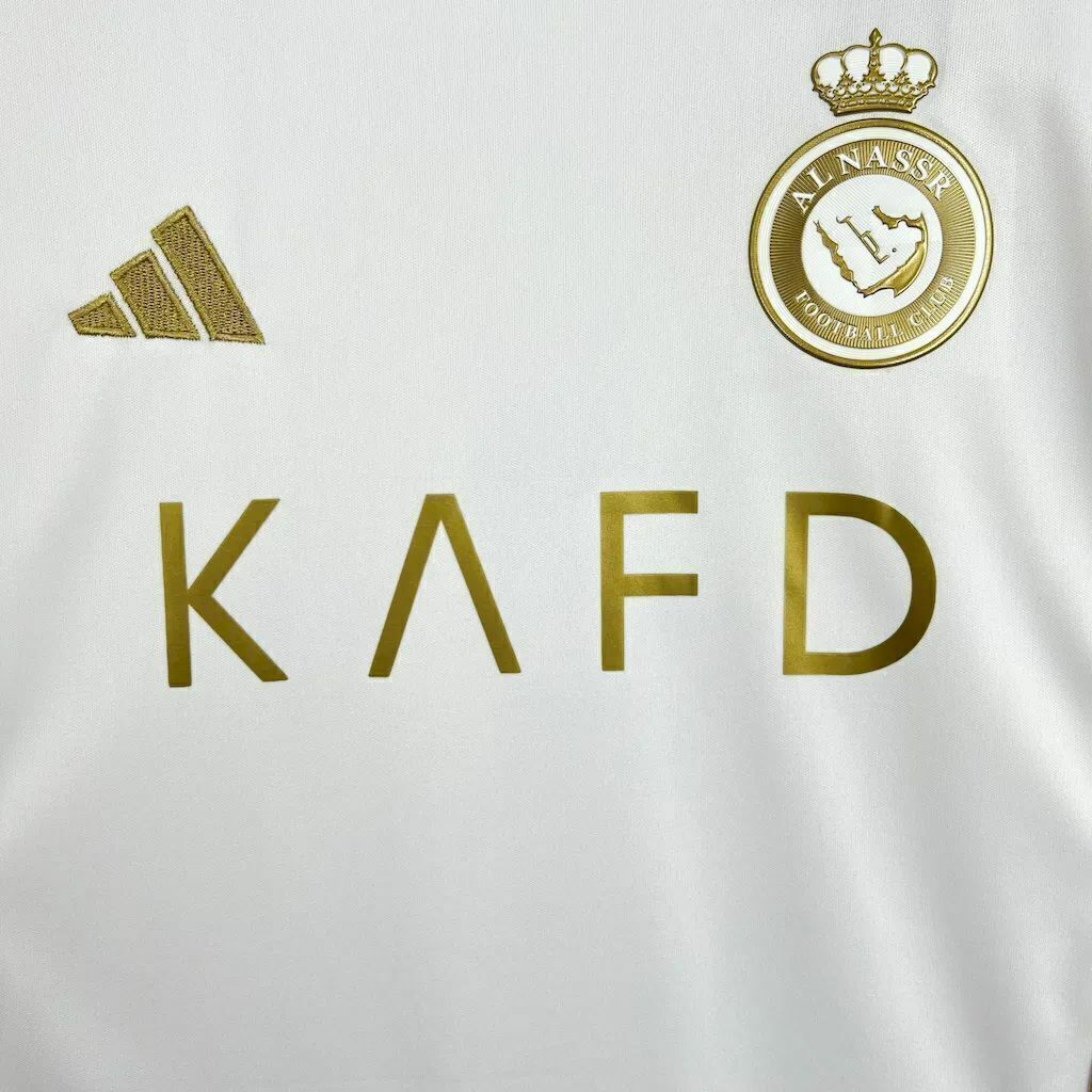 Conjunto infantil Al Nassr blanco y dorado 24/25