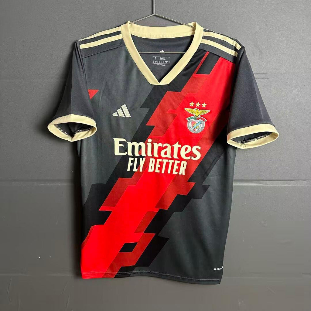 Camiseta concept negra y roja 2026/27