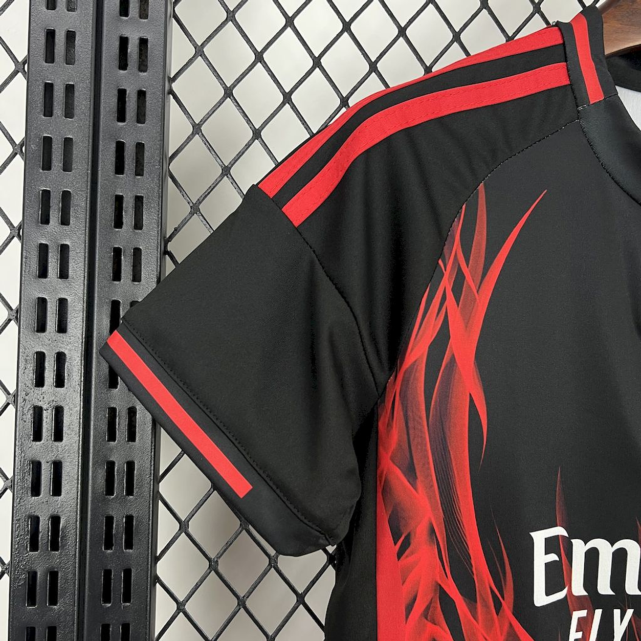 Conjunto infantil concept negra y roja 2025/26