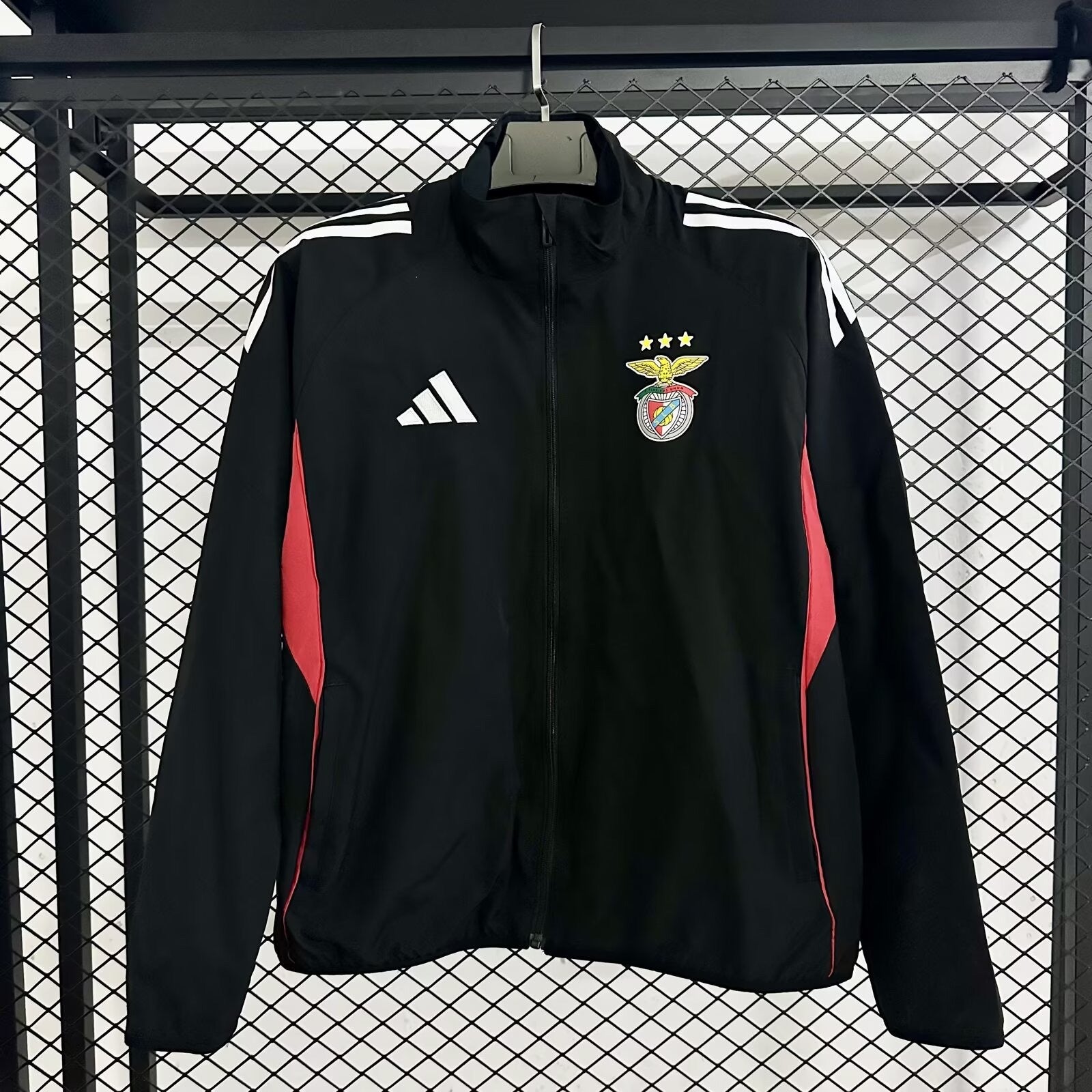 Chaqueta negro y rojo 2025/26 cierre completo