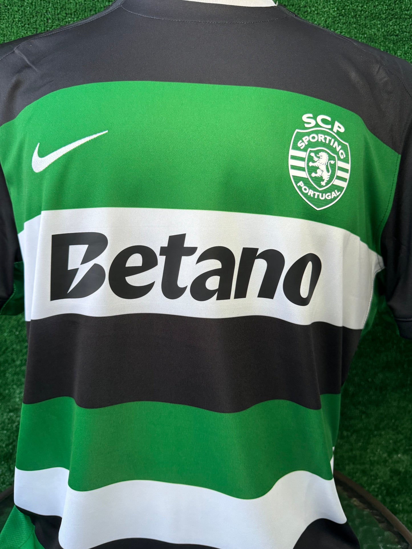 Camiseta principal verde/blanca/negra 2024/25