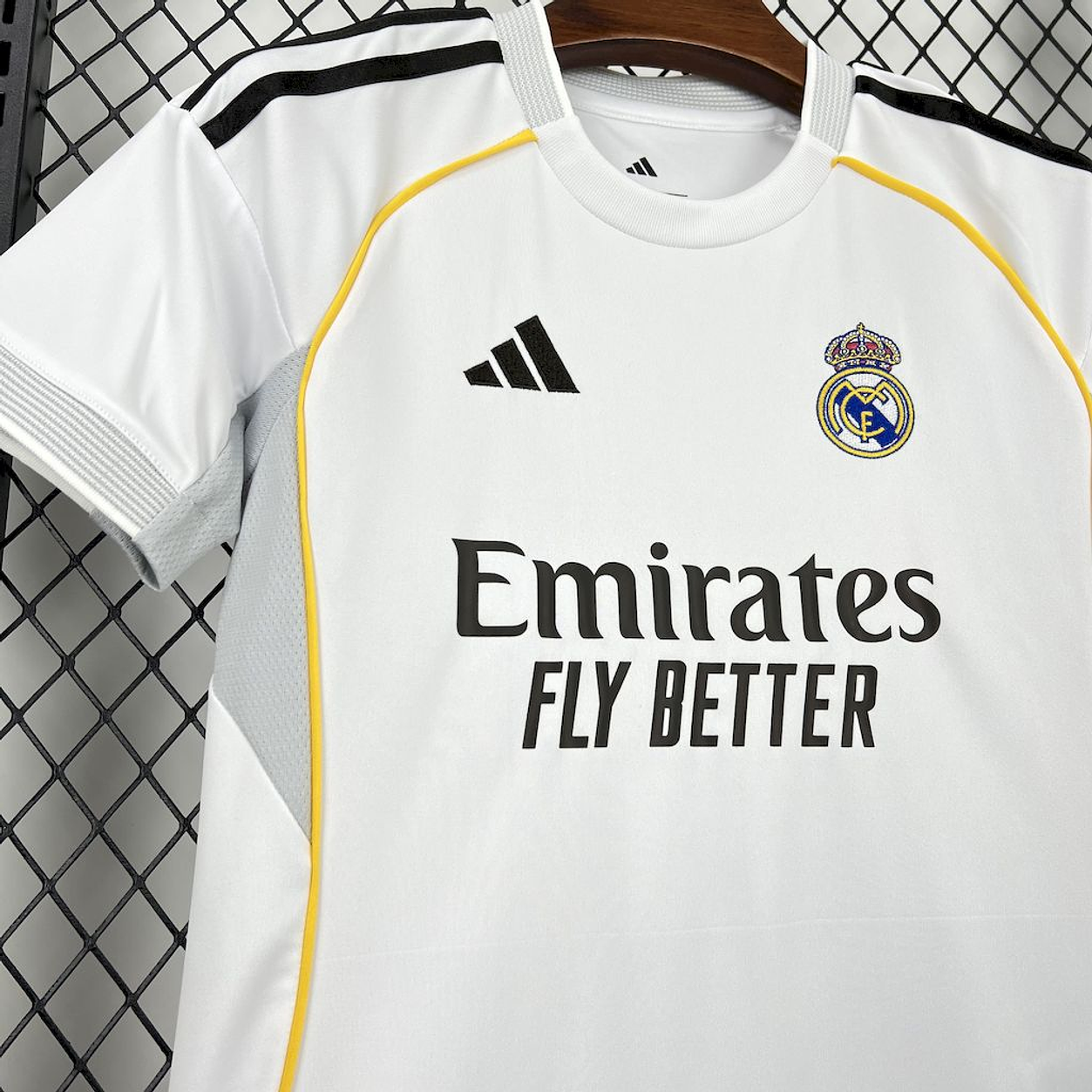 Conjunto Infantil Real Madrid local blanco 2025/26