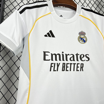 Conjunto Infantil Real Madrid home blanco 2025/26