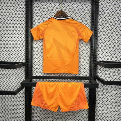 Conjunto Infantil Real Madrid away naranja 2024/25