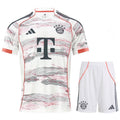 Conjunto Infantil Bayern de Múnich alternativo blanco 2025/26