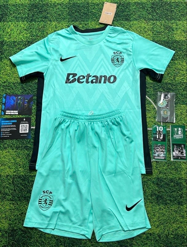 Conjunto infantil COM MEIAS tercera equipación verde 2025/26