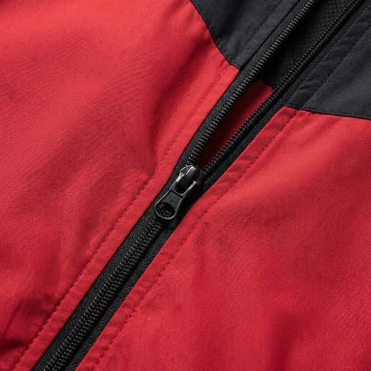 Chaqueta rojo y negro 2026/27 cortavientos cierre completo