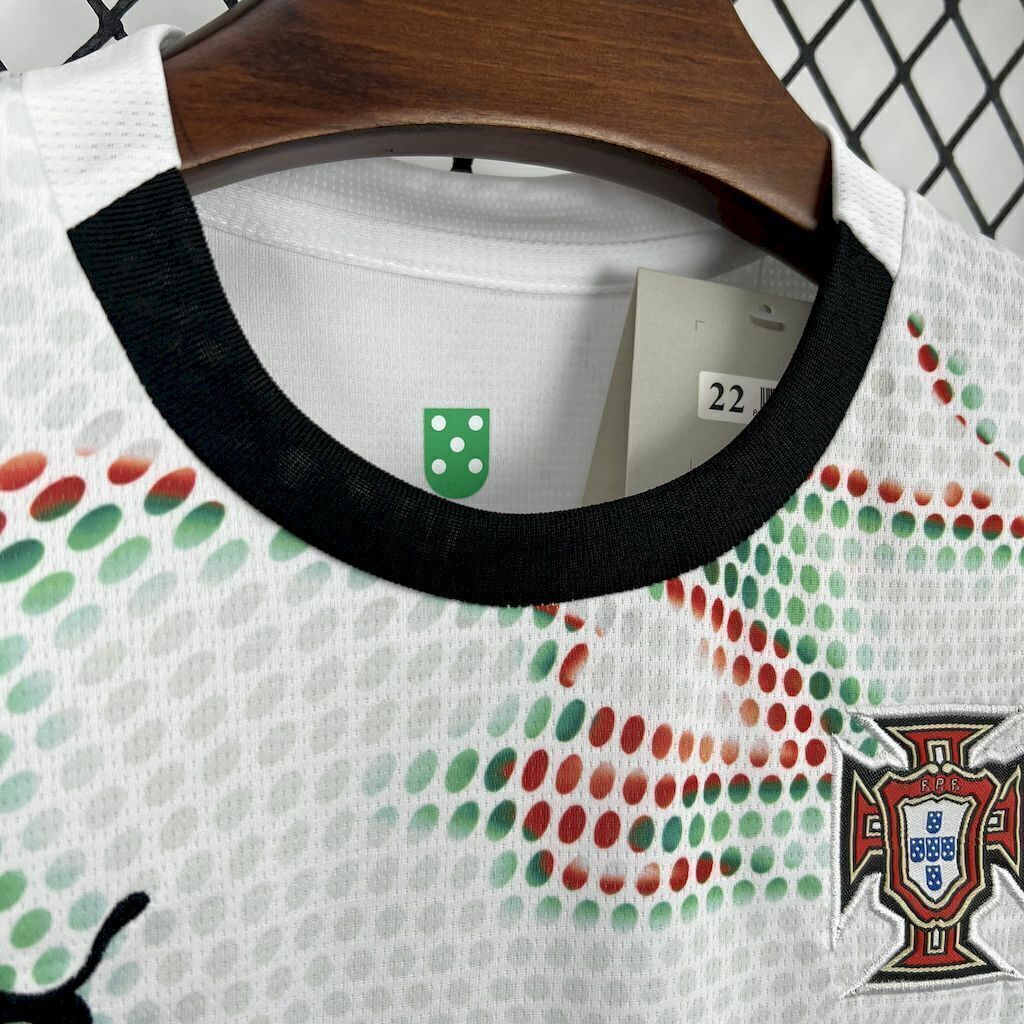 Conjunto infantil Selección de Portugal blanco alternativo 2025