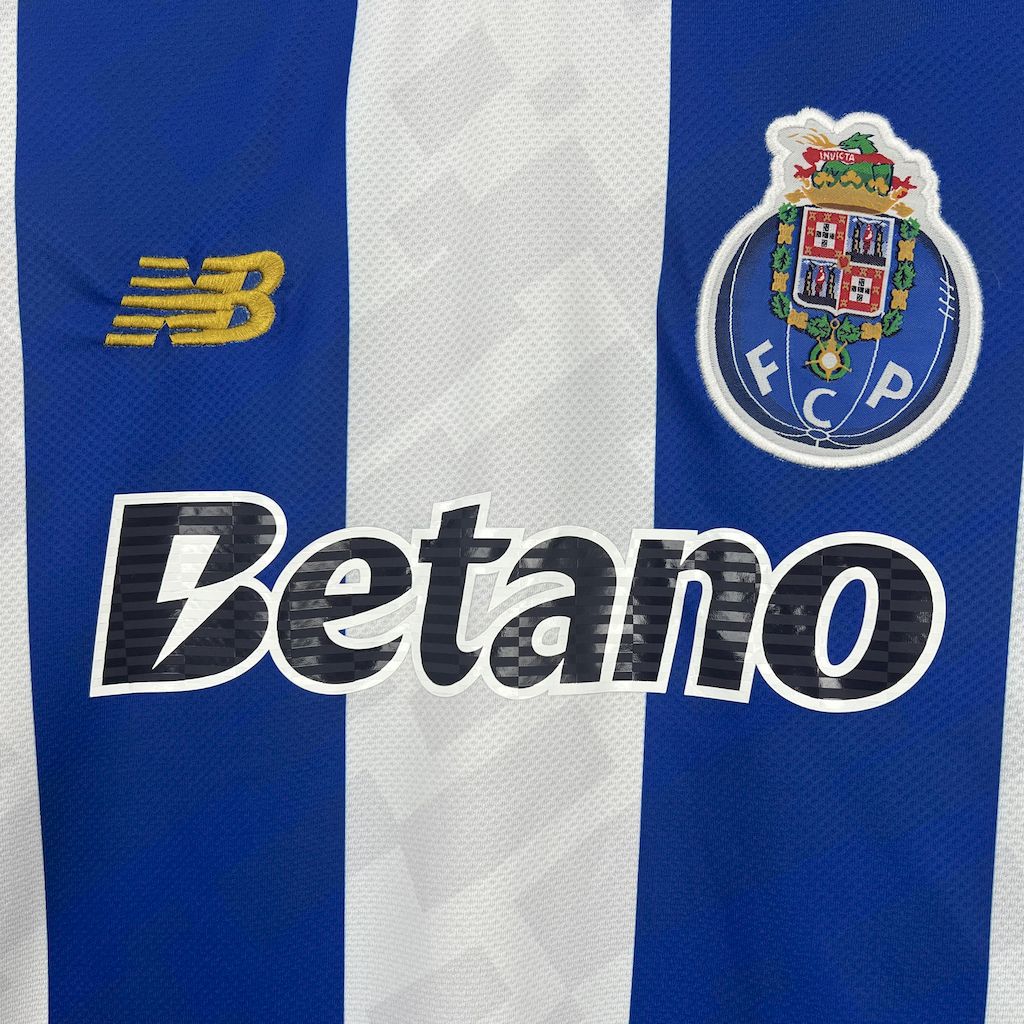 Camiseta primeiro equipación azul/blanco 2025/26 simbolo bordado