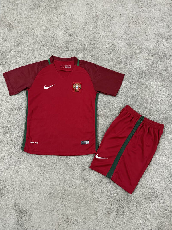 Conjunto infantil Portugal retro 2016