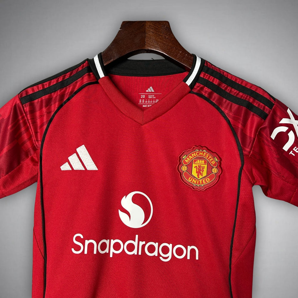 Conjunto Infantil Manchester United local 2025/26