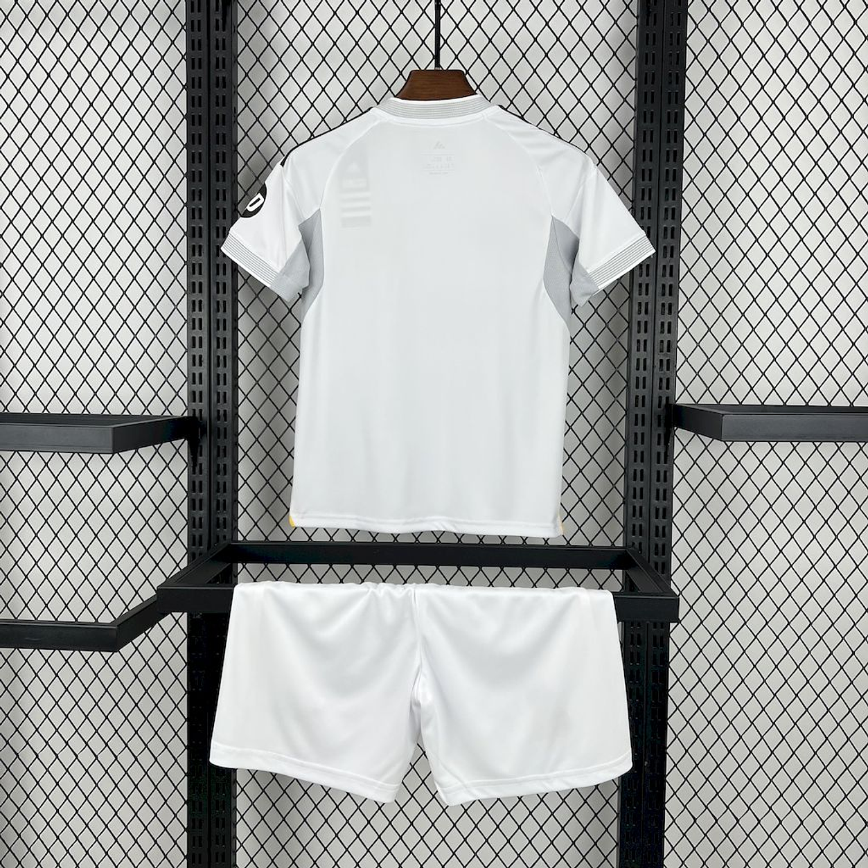 Conjunto Infantil Real Madrid local blanco 2025/26