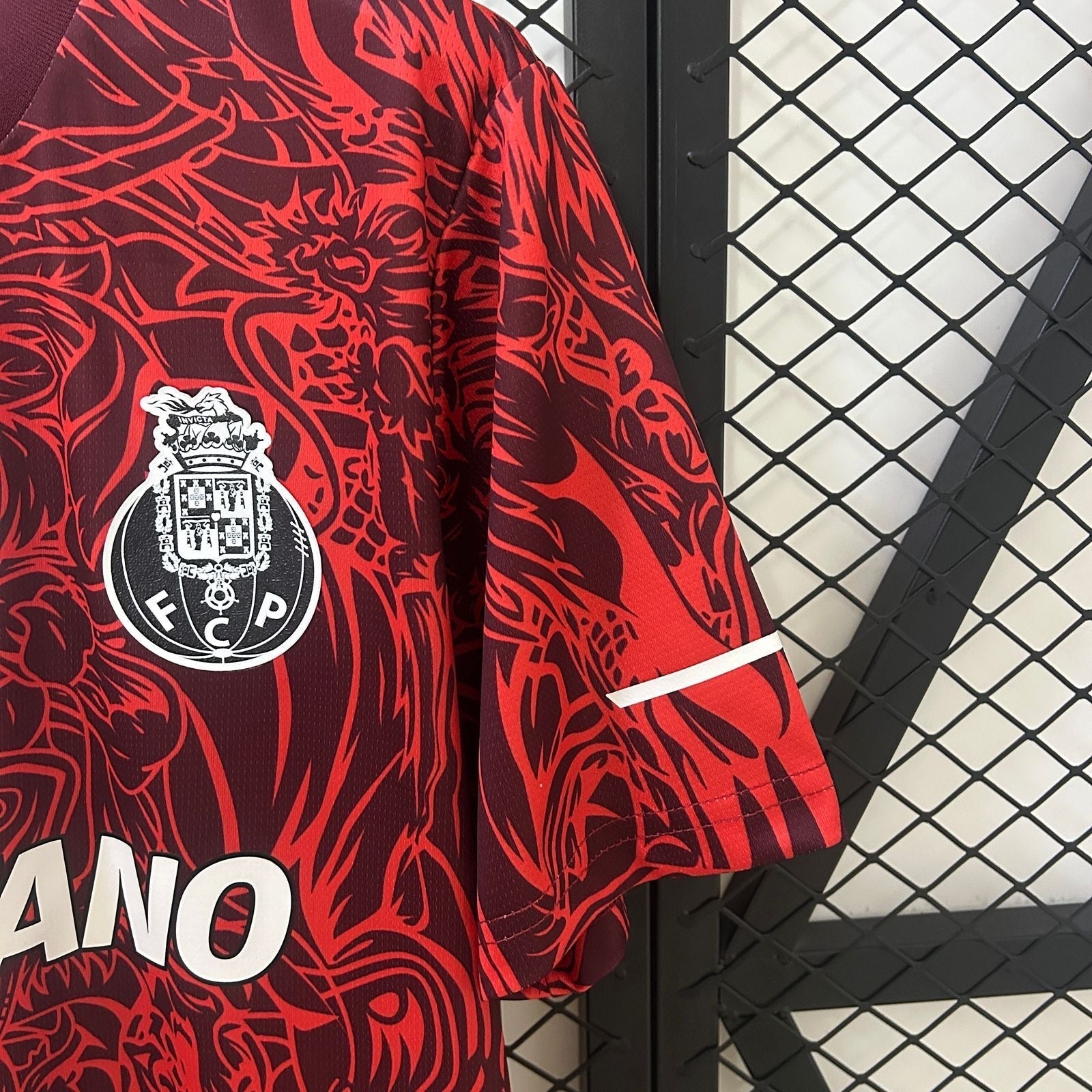 Camiseta especial roja dragón 25/26