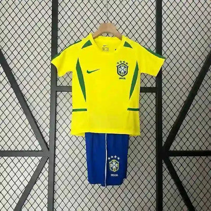 Conjunto Infantil retro Brasil principal 2002 - amarilla