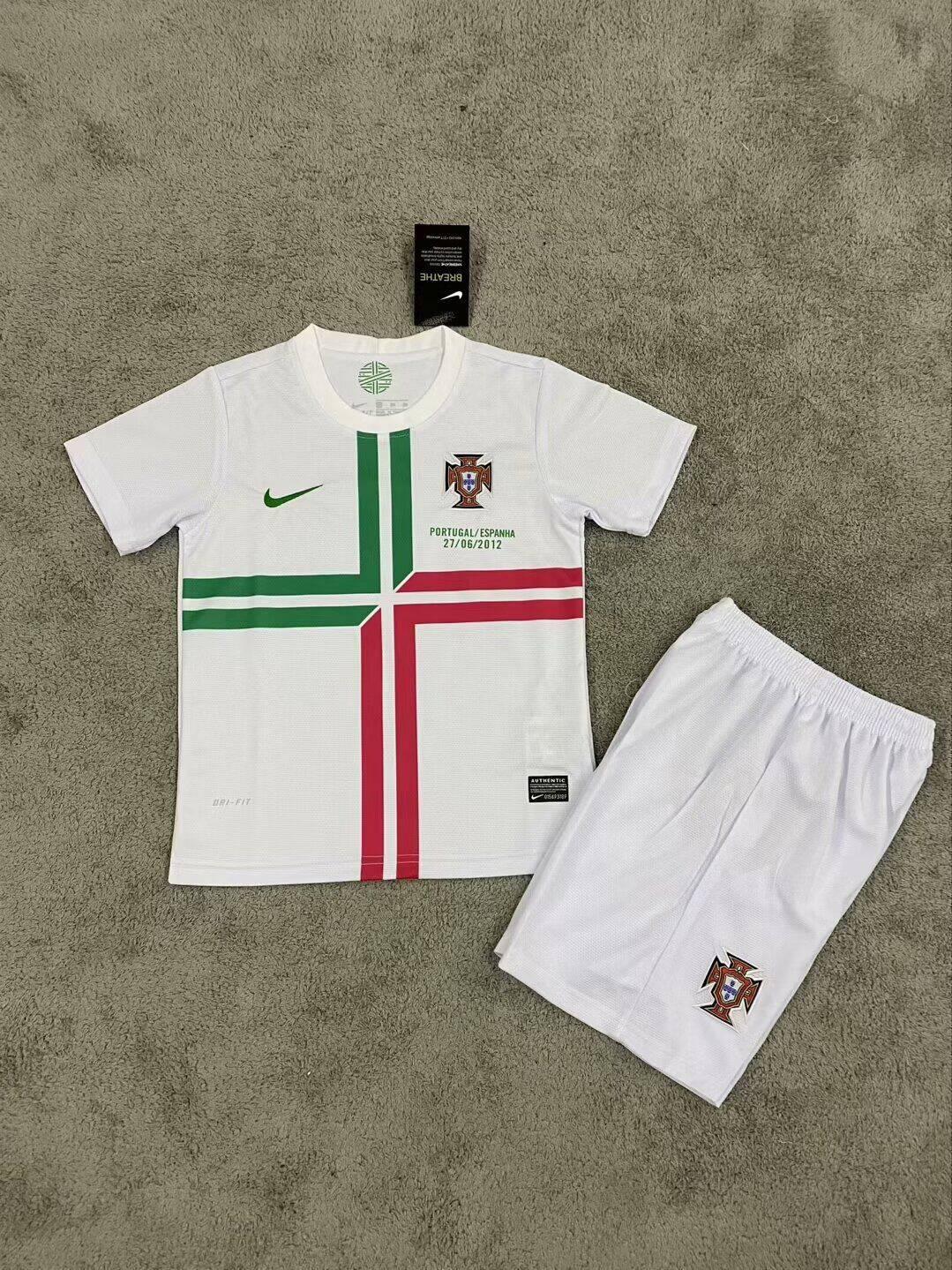 Conjunto infantil Portugal retro 2012