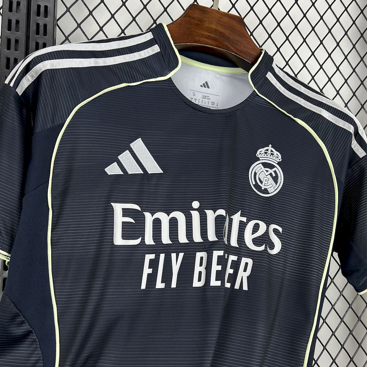 Camiseta Real Madrid alternativa 2025/26