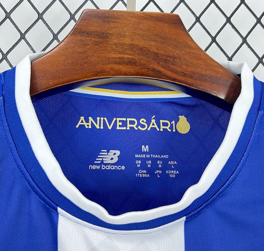 Camiseta primeiro equipación azul/blanco 2025/26 síbolo bordado