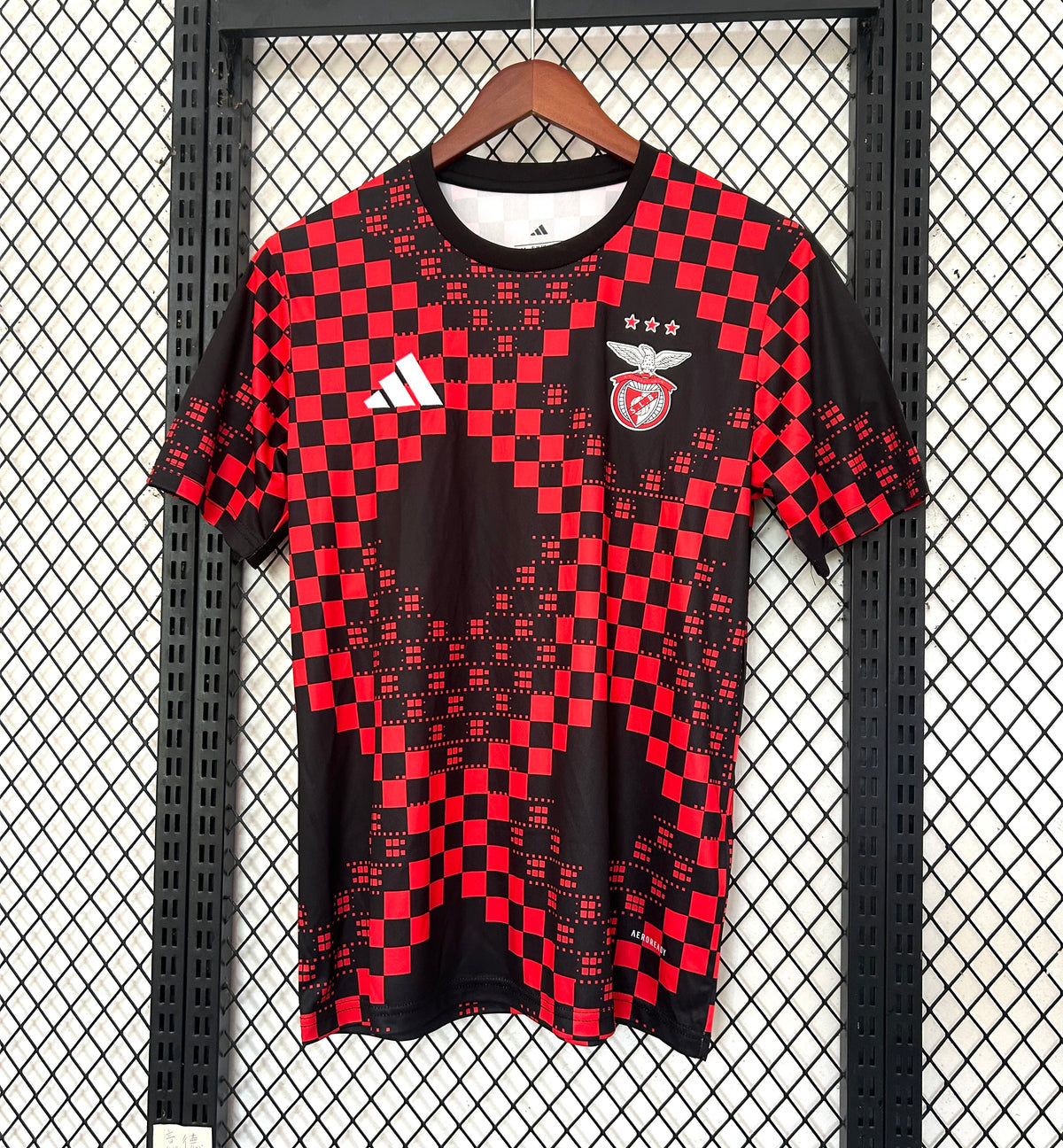 Camiseta pre-partido rojo/negro 2025/26